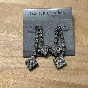 Vintage dangle earrings NWT